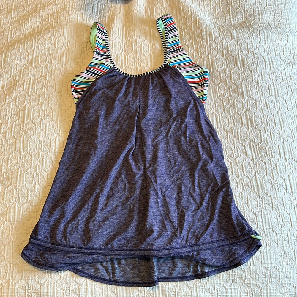 Lululemon workout tank build in bra